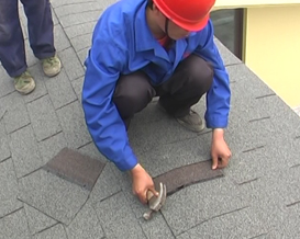 晶達建材新西湖瀝青瓦脊瓦鋪設(shè)