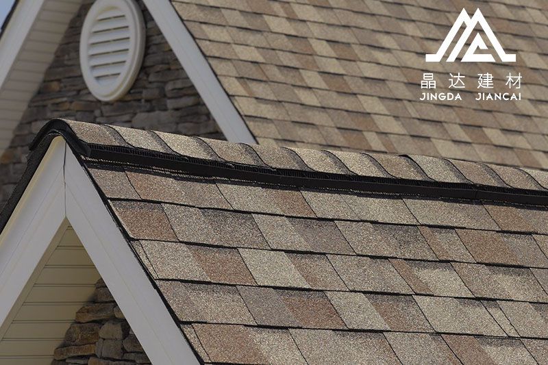 【彩色油氈瓦】挑選晶達裝飾建材優(yōu)點在哪兒？【彩色油氈瓦平屋面】的優(yōu)勢反映在哪一方面？