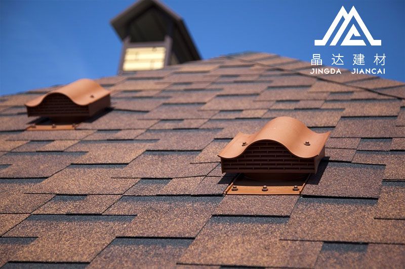 【彩色油氈瓦】挑選晶達裝飾建材優(yōu)點在哪兒？【彩色油氈瓦平屋面】的優(yōu)勢反映在哪一方面？